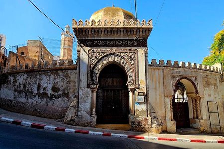 Oran: All the Must-Sees of El Bahia in One Tour with a local