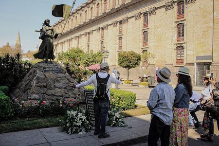 Historic tour in the center and murals of Orozco