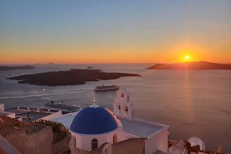 Explore Santorini in 3 hours With a Local Guide