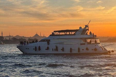 Scenic Bosphorus Sunset Cruise – 2.5 Hours of Luxury & Views