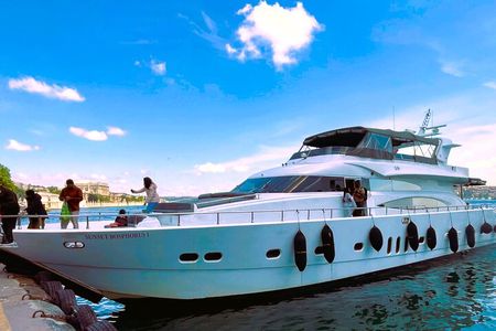 Luxury Bosphorus Yacht Tour – Asian Side Stop & Exploration