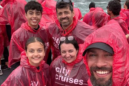 Niagara Falls Bus and Boat Tour with Maple and Chocolate Tastings