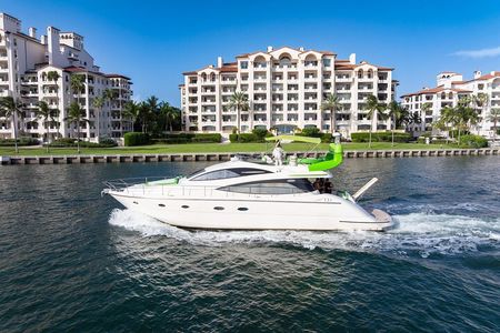 48ft 1 Hour FREE | Miami Yacht Rental | 3 to 6 Hours | 13 People