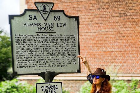 The Church Hill tour with Historian Jane