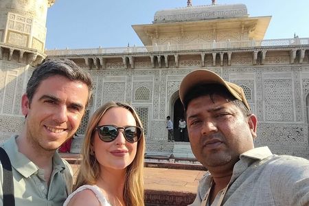 Same day Agra sightseeing from Delhi by AC Vehicle All Inclusive