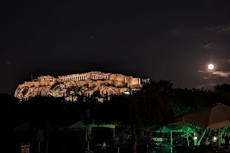 Athens by Night Enchanting Walking Tour and Dinner Delights