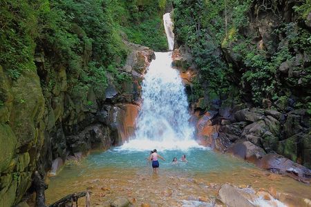 Explore Falls and Suspension Bridge in Fortuna de Bagaces
