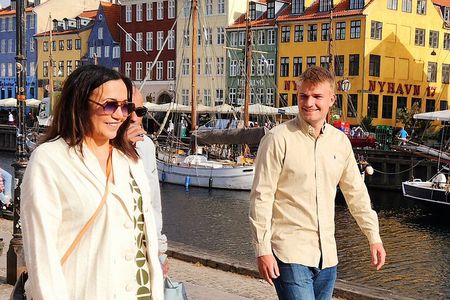 Small group walking tour with coffee, cake & culture