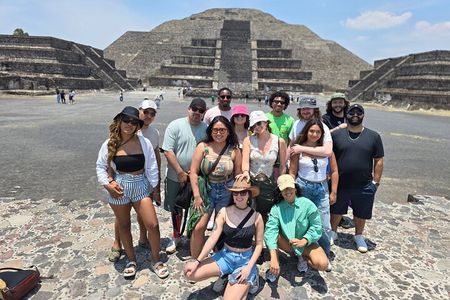 Guided Tour in the Pyramids of Teotihuacan with Breakfast