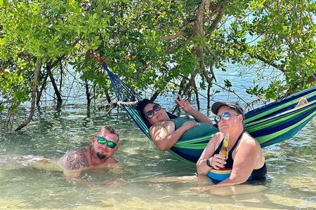  Fun & Sun Wildlife Encounter + Brady's Cay Daypass 