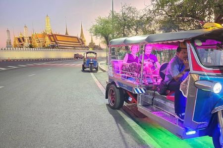Private Tuktuk Food Tour in Bangkok (Night Time)