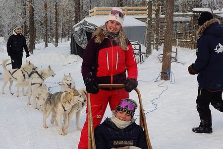 10 km Authentic Husky Safari in the Taiga Forest – Family Kennel