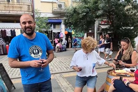 Exclusive Afternoon Wine & Appetizers with Local