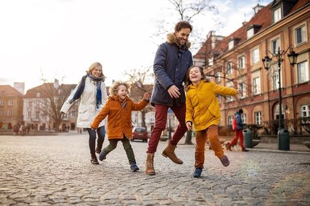 Private Family Tour of Krakow Old Town with Cruise Tickets