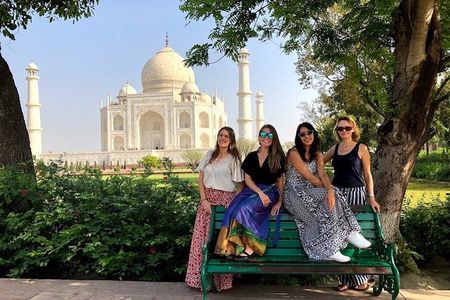 From Delhi: Taj Mahal and Agra Fort Private Day Tour by Car