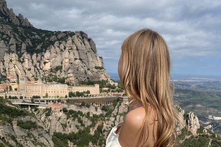 Private Tour with Guide to Montserrat from Barcelona