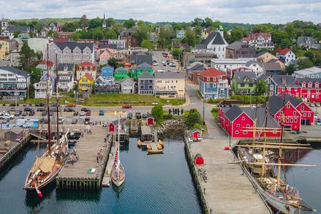 Peggy's Cove, Lunenburg and Titanic Cemetery Full Day Tour