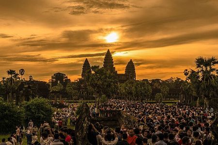 Angkor Sunrise & Hidden Temples Cycling Tour