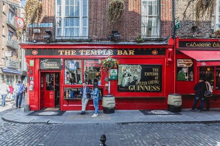 Dublin Historical Centre Food Tour with 8 Food Tastings & Drinks