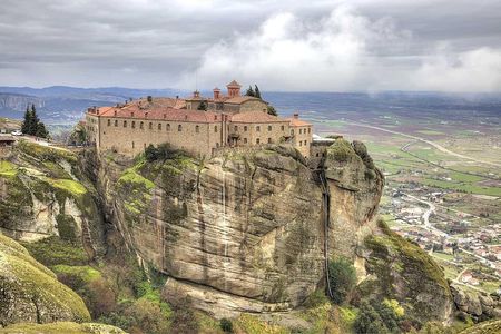 Delphi to Meteora and Thermopylae Tour