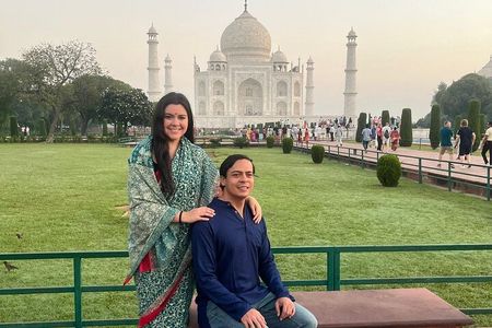 Taj Mahal, Agra Fort & Baby Taj Tour from Delhi with Meal