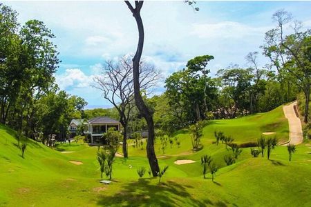 Roatan: Golf Day at The Black Iguana 