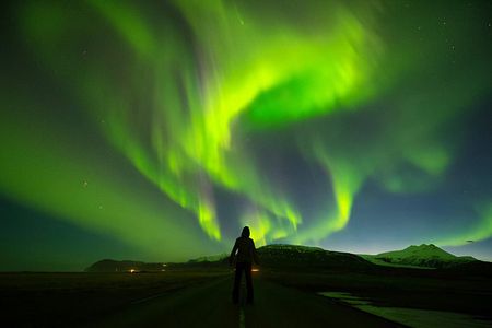 Reykjavik: Northern Lights Hunt with Hot Chocolate