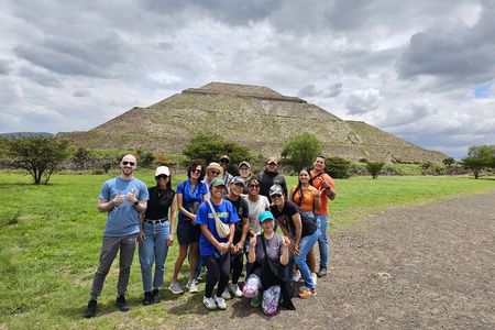 Tour to the Pyramids of Teotihuacán and Basilica of Guadalupe
