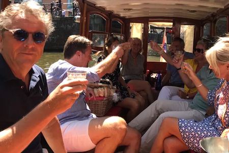 Amsterdam Highlights Canal Cruise with a Drink