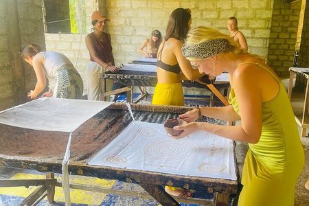Traditional Batik Experience Workshop & Factory Tour in Galle