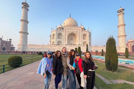 Taj Mahal, Agra Fort & Baby Taj Private Day Trip from Delhi 