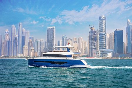 Dubai Marina Yacht Tour with BBQ to Palm Jumeirah & Burj Views