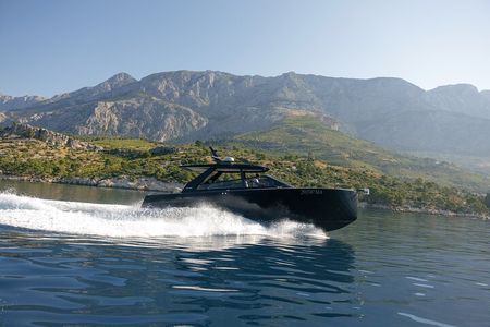 Private Luxury Speedboat Tour by Local Expert