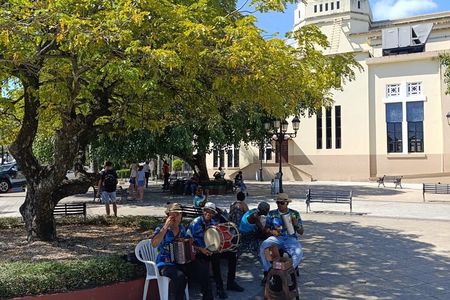 Puerto Plata City Tour and Beach Escape with Piña Colada 