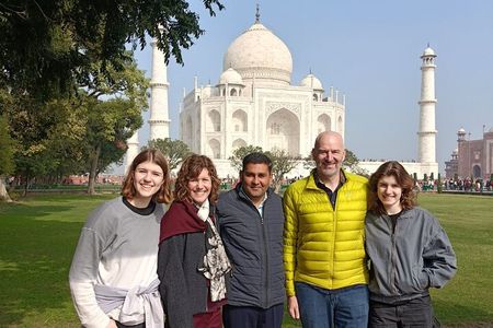 All Inclusive Private Day Tour to Taj Mahal from Delhi by Car