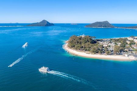 Newcastle: Port Stephens day tour - Dolphins, hike & swim!