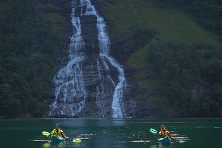 Kayak Tour to the 7 sisters in Geiranger