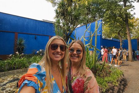 Tour to Xochimilco and Coyoacán: Frida Kahlo Museum 