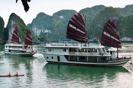 Halong Fantasea Classic 3-Day 2-Night Cruise from Hanoi