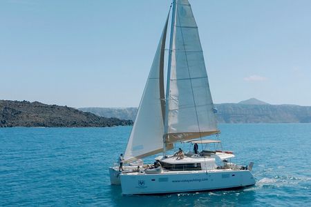 Santorini Gold Catamaran Cruise with BBQ, Drinks and Hotel Pickup