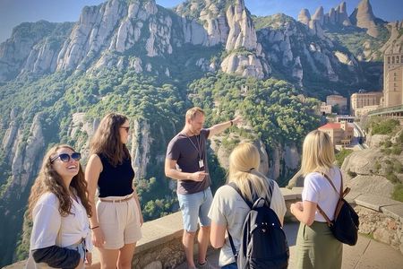Barcelona to Montserrat Monastery: Tour, Transfers & Basilica