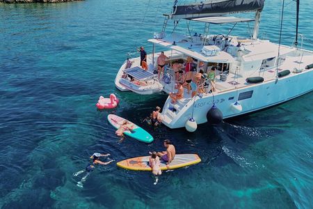 Chania Old Port All-inclusive Catamaran Cruise to Agioi Theodori