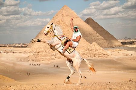 Private Photoshoot (photo session) at the pyramids of Giza 