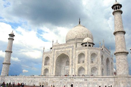 From Delhi : Safe & Secure Taj Mahal Premium Innova Car Day Tour 