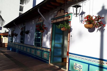 Guatapé and Stone of the Peñol Tour with Guide and boat and lunch