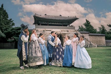 Seoul Gyeongbokgung Hanbok Photoshoot & Korean History Tour