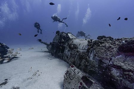 Two Tank Wreck and Drift Dive in Oahu