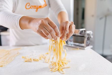 Make Seafood Pasta & Cannoli in Palermo (3-Course Meal)