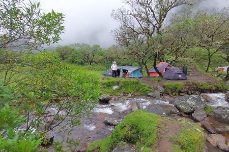 Trekking Lembah Lohe