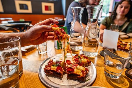 Cincinnati Historic Centre Food Tour Tasting 6 Local Delicacies